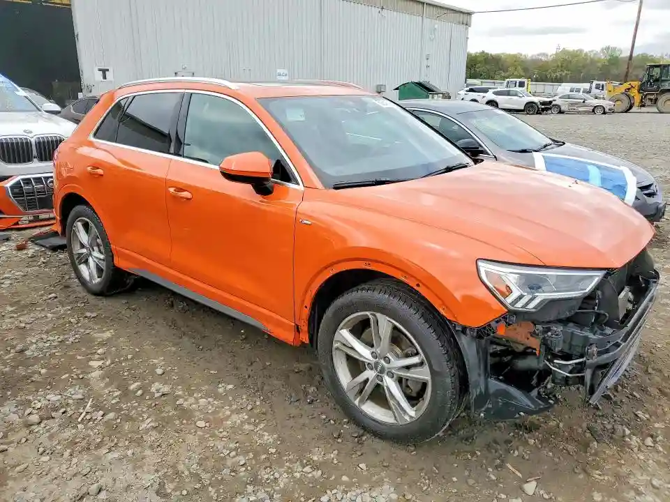 WA1EECF39K1087625 2019 AUDI Q3-3