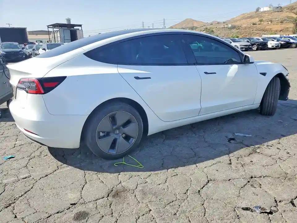 5YJ3E1EA4PF598918 2023 TESLA MODEL 3-2