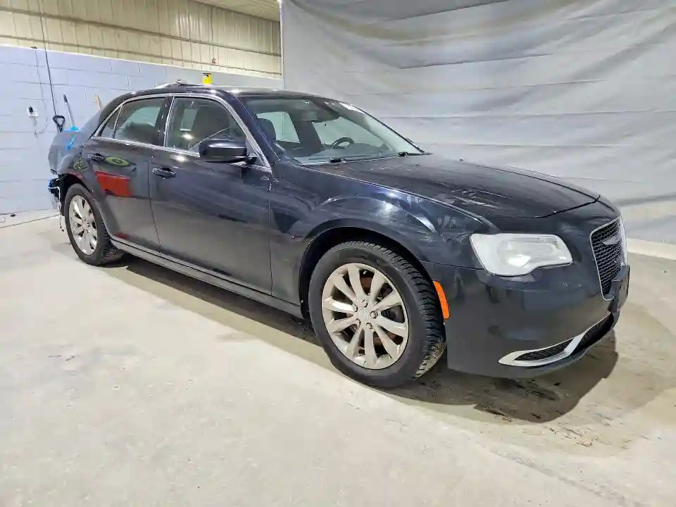 2C3CCARG5JH317154 2018 CHRYSLER 300-3