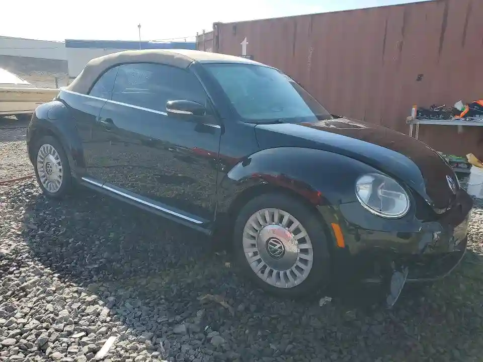 3VW517ATXFM811702 2015 VOLKSWAGEN BEETLE-3