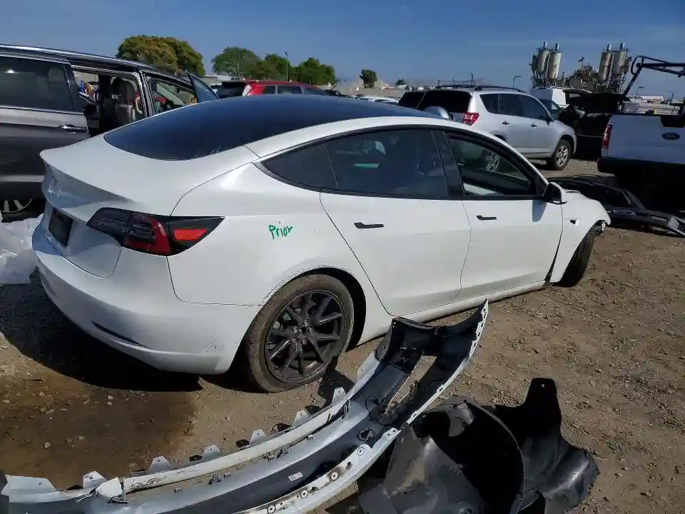 5YJ3E1EA9PF607502 2023 TESLA MODEL 3-2