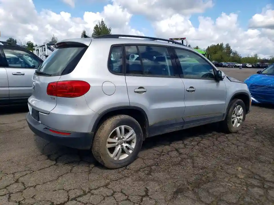 WVGAV7AX9HK029325 2017 VOLKSWAGEN TIGUAN-2