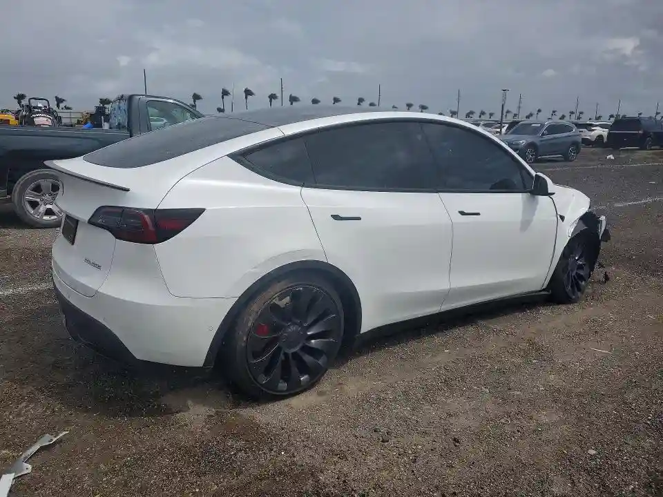 7SAYGDEF6NF459712 2022 TESLA MODEL Y-2