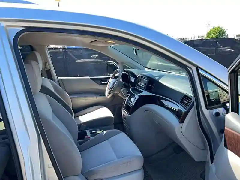 JN8AE2KP5H9165551 2017 NISSAN QUEST-4