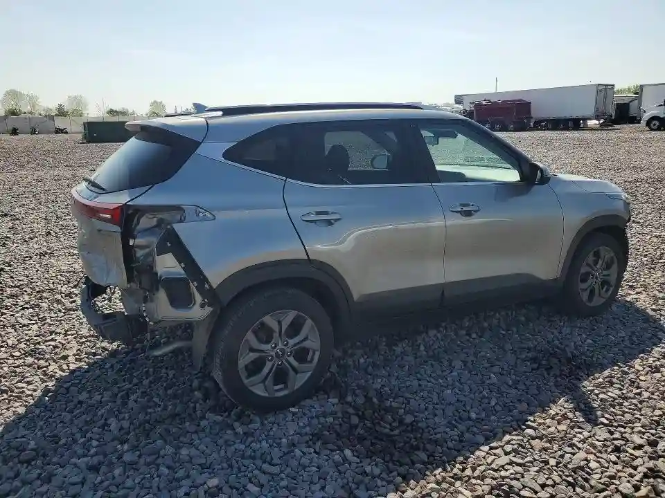 KNDEU2AA3R7495621 2024 KIA SELTOS-2