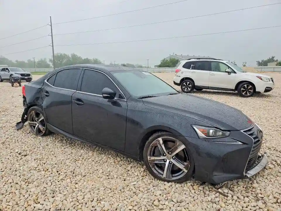 JTHC81D21J5032644 2018 LEXUS IS-3