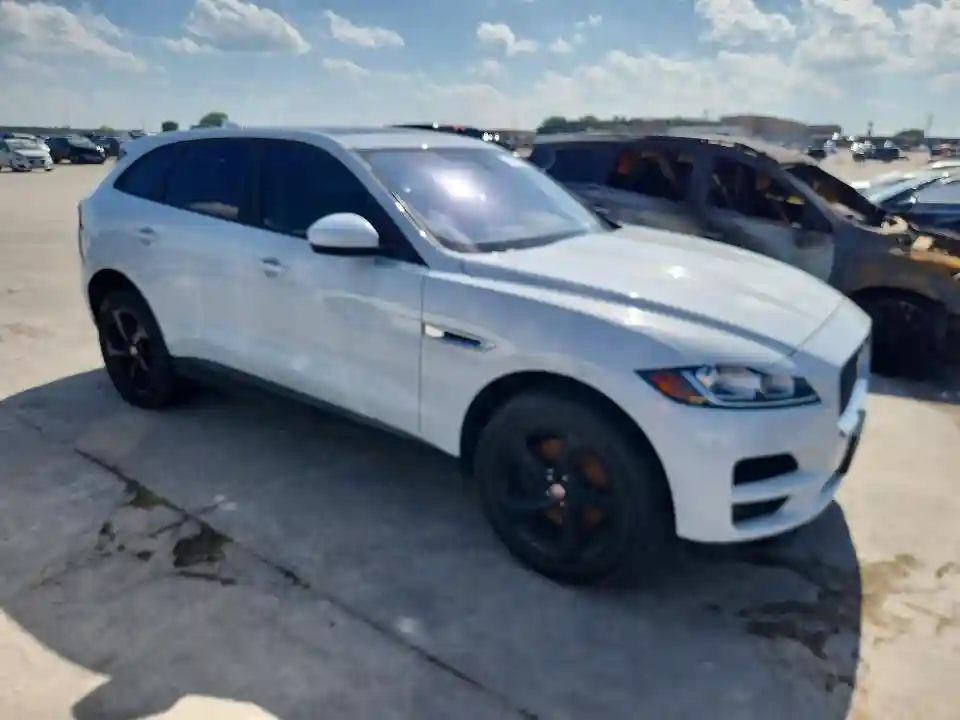 SADCJ2GX8JA236856 2018 JAGUAR F-PACE-3