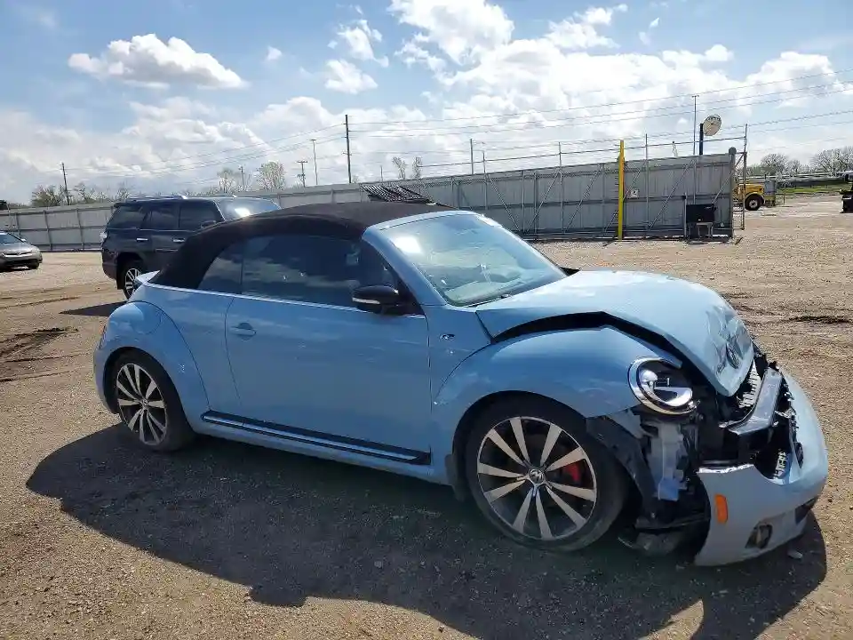 3VW7T7AT1FM801871 2015 VOLKSWAGEN BEETLE-3