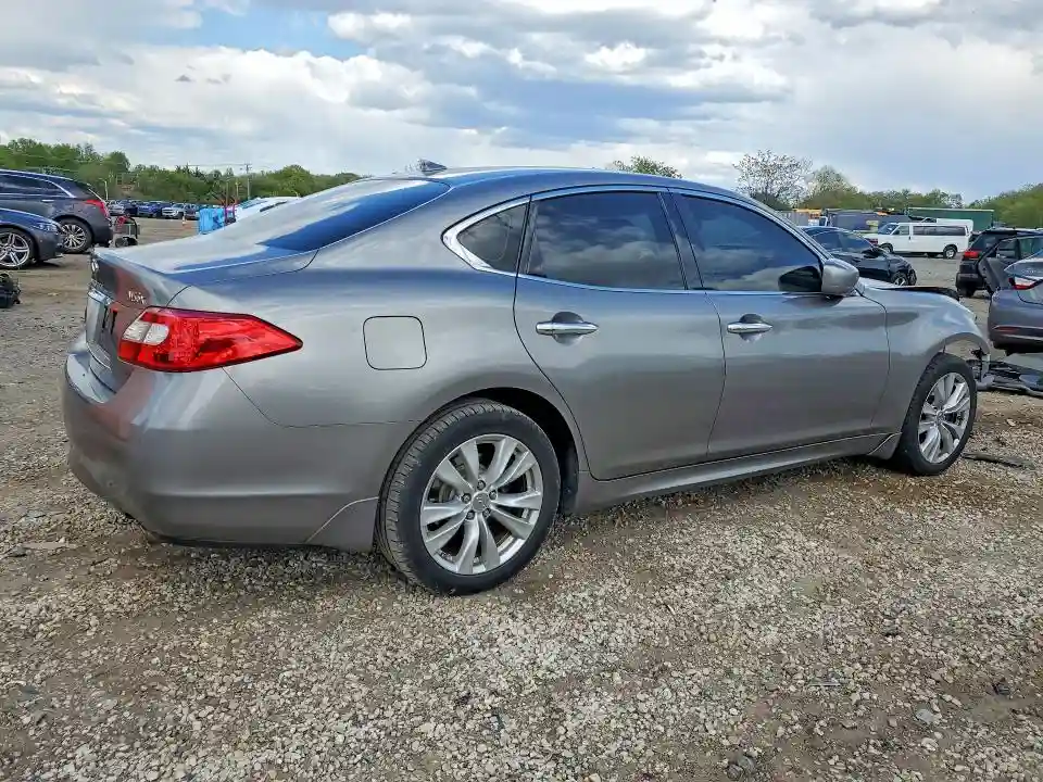 JN1AY1AR7BM570706 2011 INFINITI M56-2