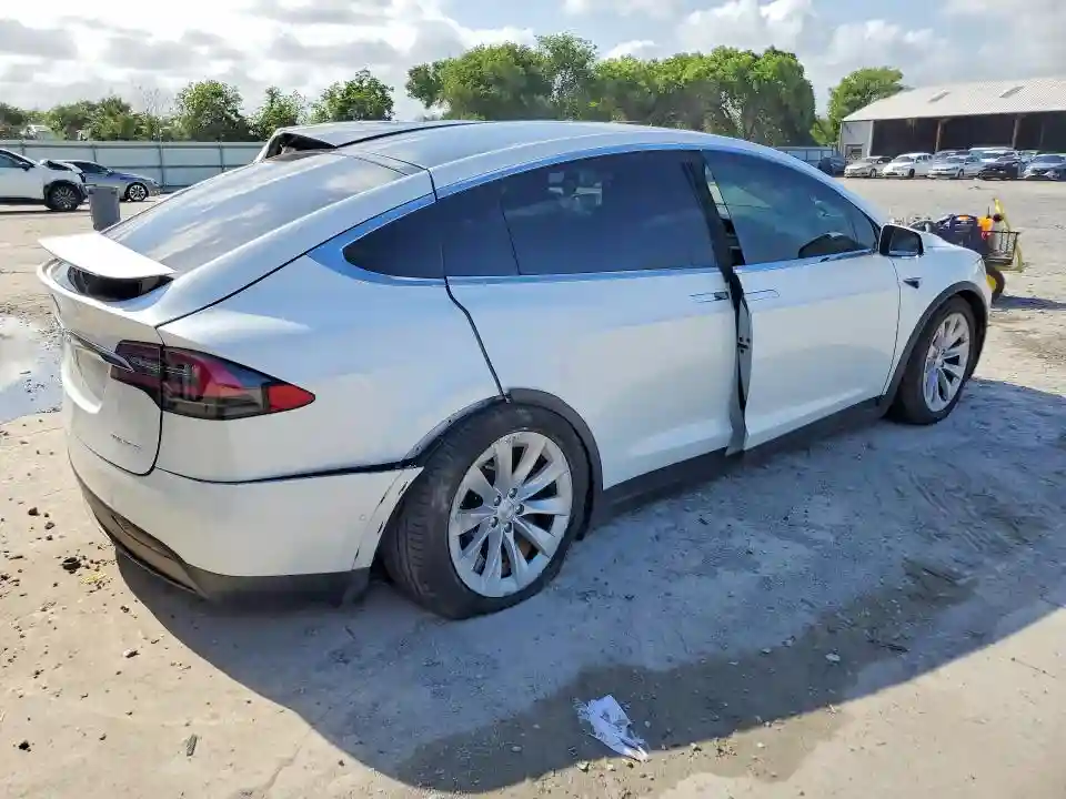 5YJXCBE22LF237588 2020 TESLA MODEL X-2
