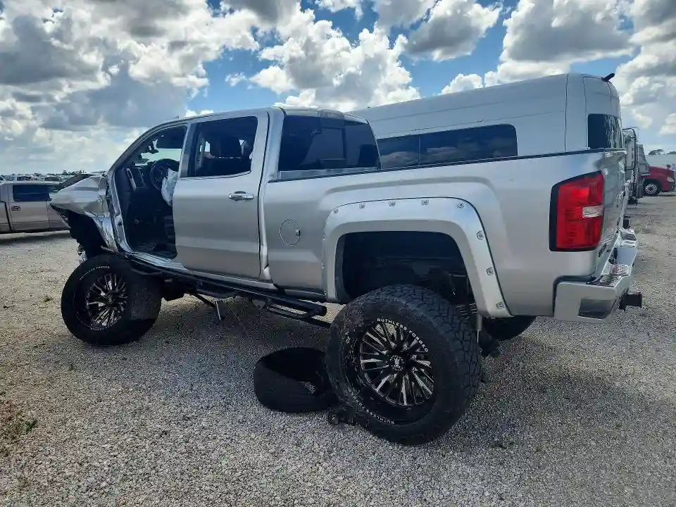 1GT12UEY2JF133071 2018 GMC SIERRA-1