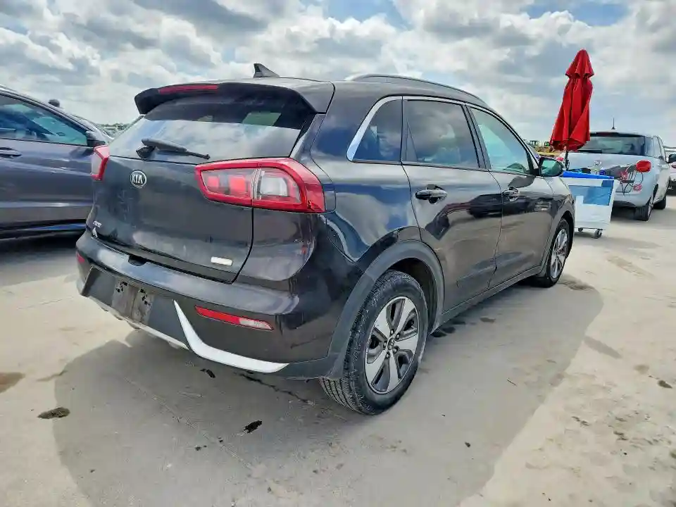 KNDCC3LC3H5048196 2017 KIA NIRO-2