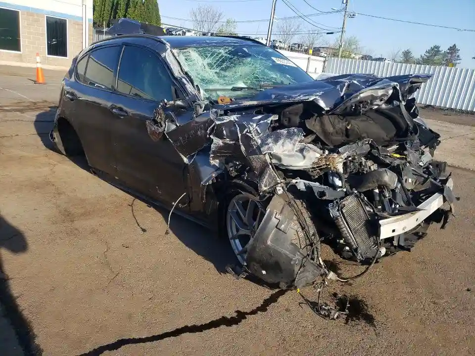 ZASFAKNN1J7C17807 2018 ALFA ROMEO STELVIO-3