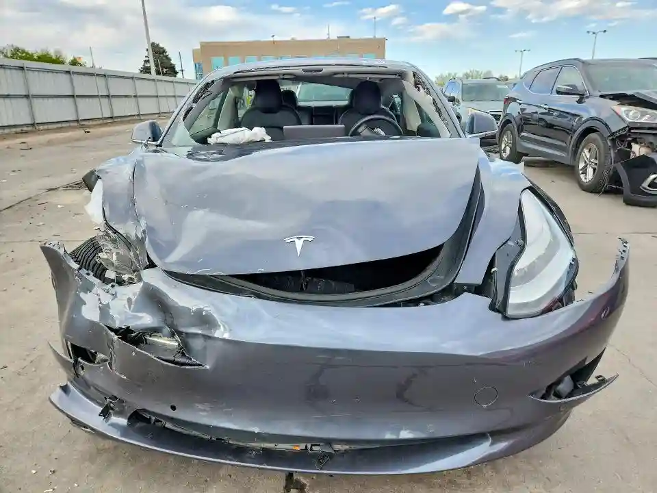 5YJ3E1EA8JF051769 2018 TESLA MODEL 3-4