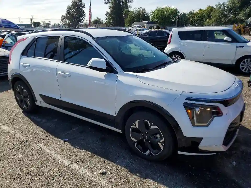 KNDCR3L1XR5096082 2024 KIA NIRO-3
