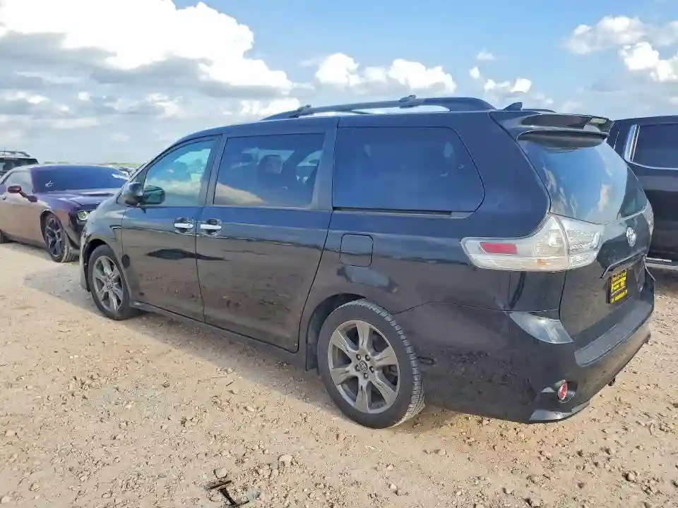 5TDXZ3DCXJS916130 2018 TOYOTA SIENNA-1