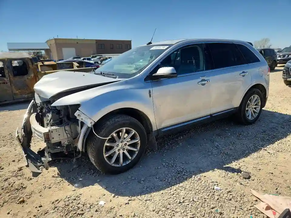 2LMDJ8JK4DBL23341 2013 LINCOLN TOWNHOUSE MKX-0