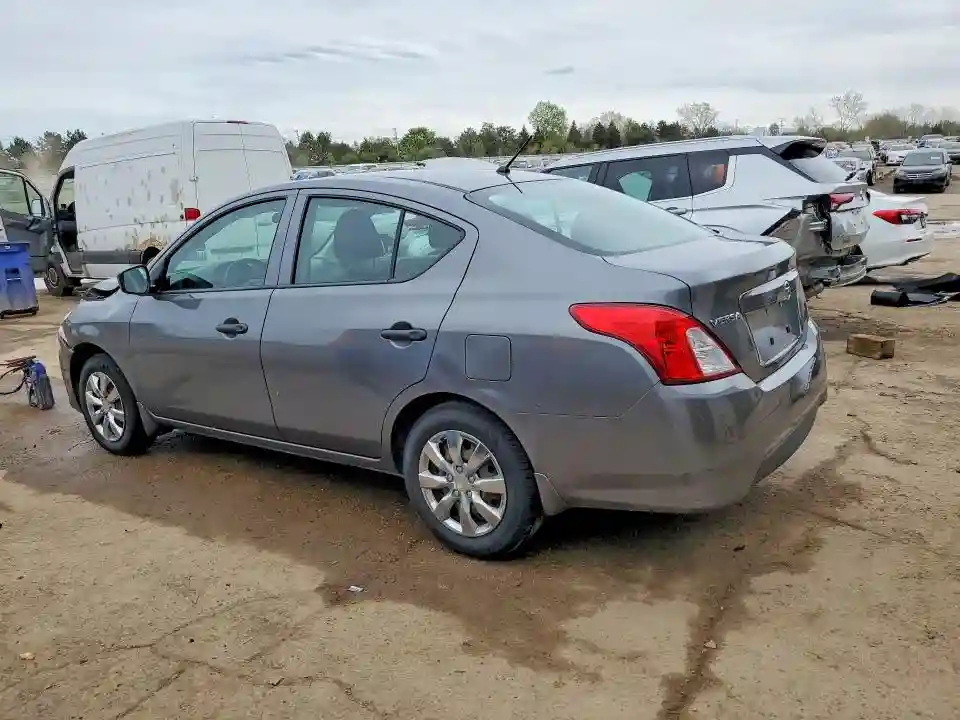 3N1CN7AP6JL807682 2018 NISSAN VERSA-1