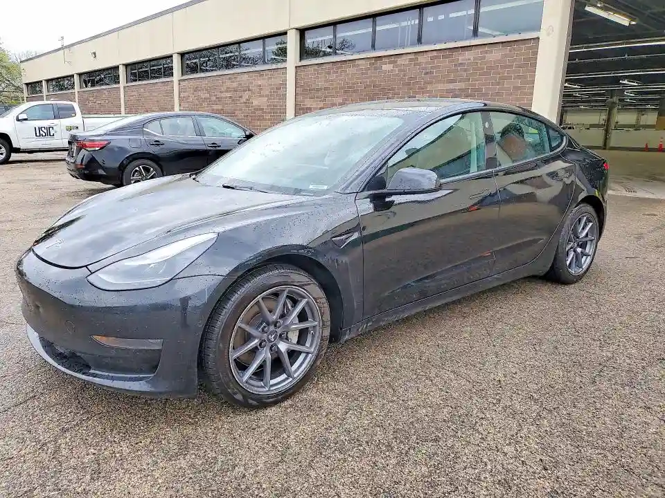 5YJ3E1EA4NF287101 2022 TESLA MODEL 3-0