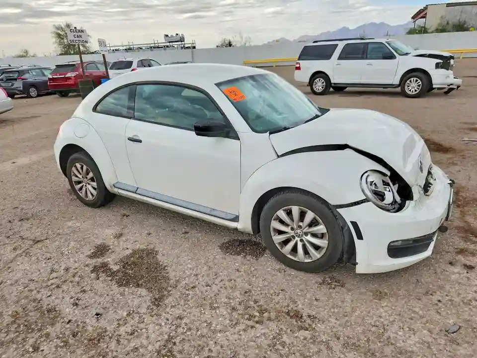 3VWF17AT6EM642779 2014 VOLKSWAGEN BEETLE-3