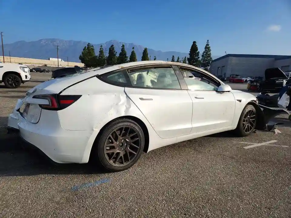 5YJ3E1EA4SF011593 2025 TESLA MODEL 3-2