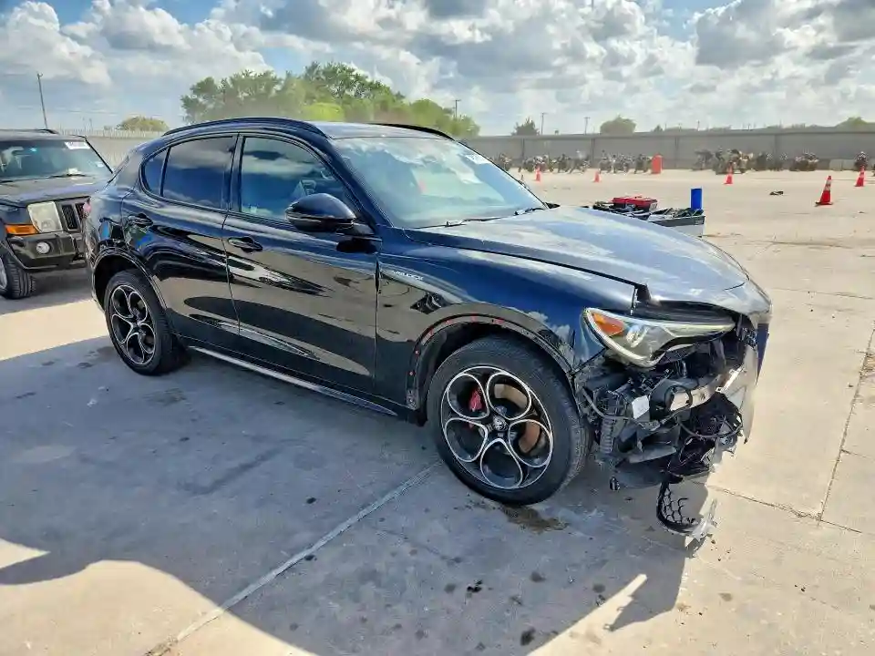 ZASPAKBN2N7D24704 2022 ALFA ROMEO STELVIO-3