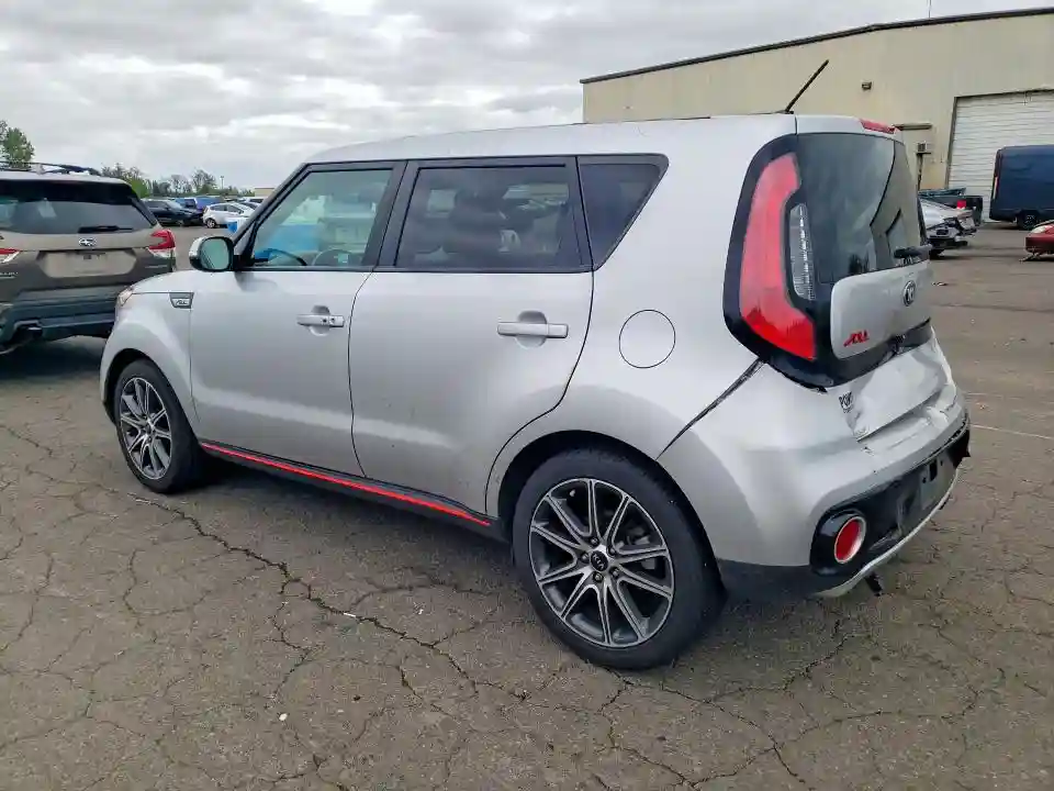KNDJX3AA6J7576645 2018 KIA SOUL-1