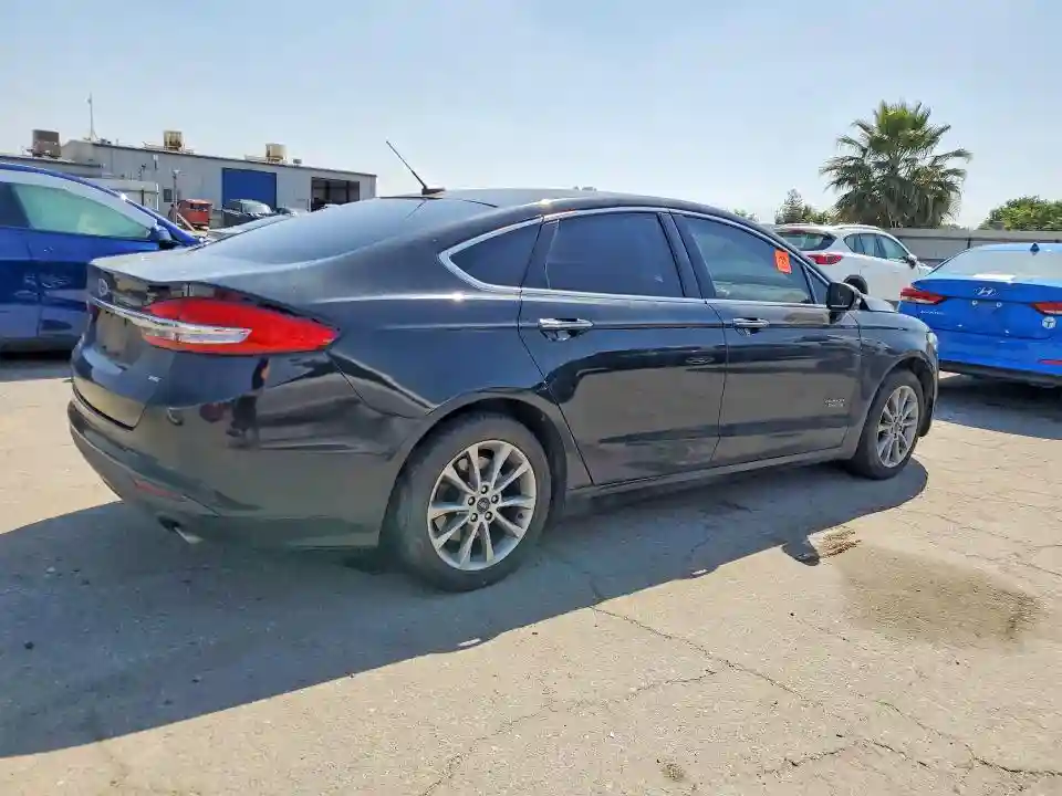 3FA6P0PU8JR232643 2018 FORD FUSION-2