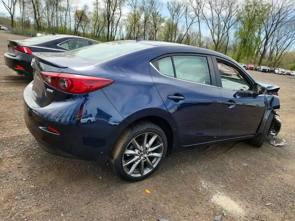 3MZBN1V33JM256552 2018 MAZDA 3-2