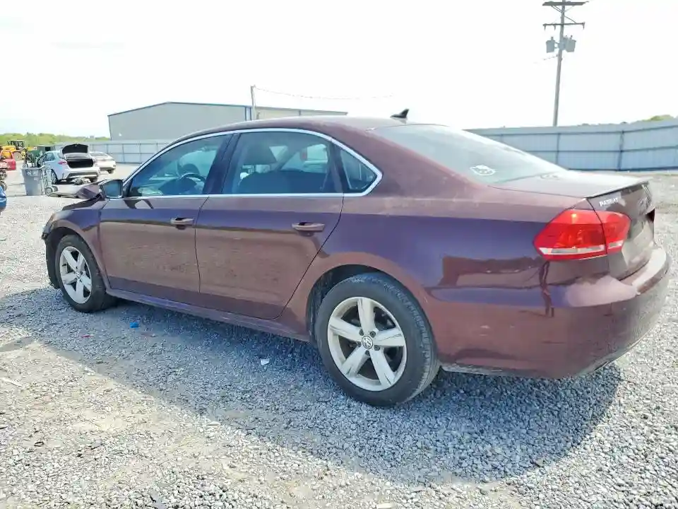 1VWBN7A3XDC047498 2013 VOLKSWAGEN PASSAT-1