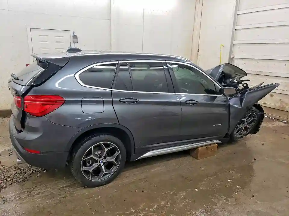 WBXHU7C38HP924729 2017 BMW X1-2