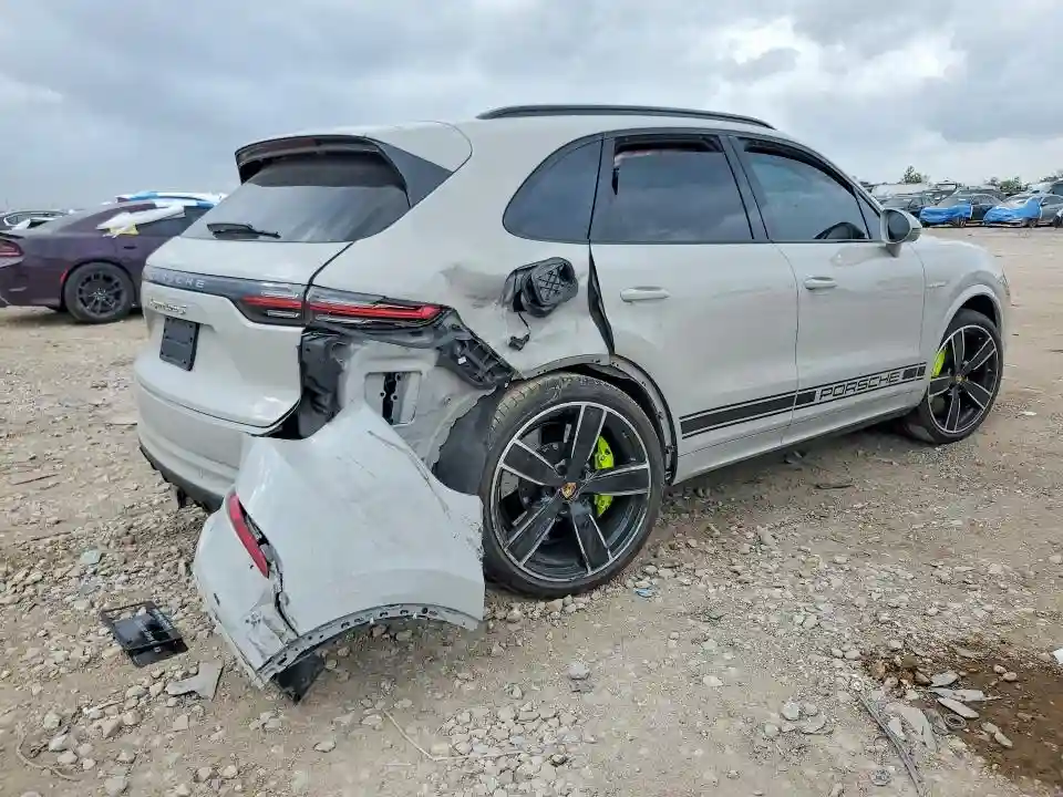 WP1AH2AY0PDA22174 2023 PORSCHE CAYENNE-2