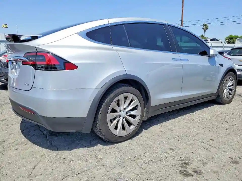 5YJXCBE25HF038137 2017 TESLA MODEL X-2