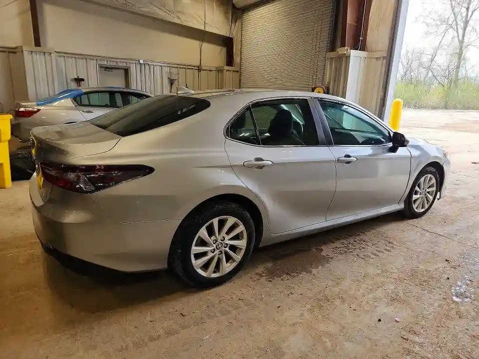 4T1C11AK6MU470317 2021 TOYOTA CAMRY-2