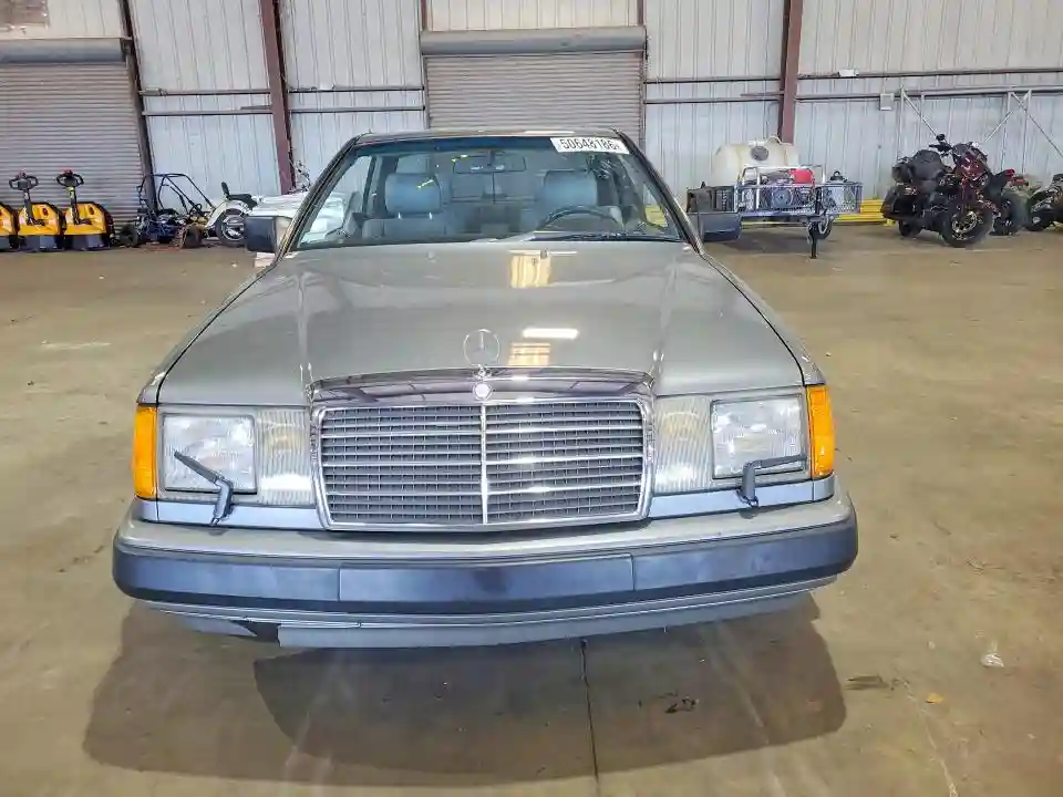 WDBEA50D8JA703536 1988 MERCEDES-BENZ 300-CLASS-4