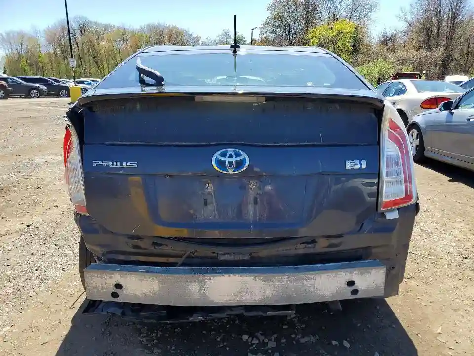 JTDKN3DU0E1765414 2014 TOYOTA PRIUS THRE-5