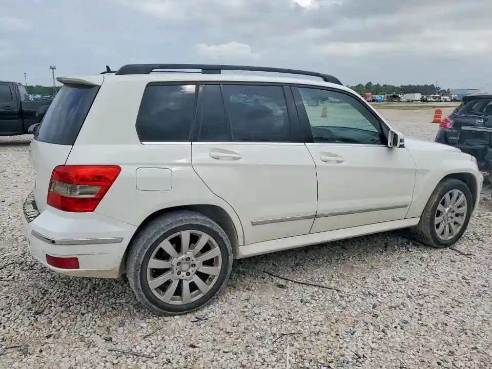 WDCGG5GB5BF530926 2011 MERCEDES-BENZ GLK-CLASS-2