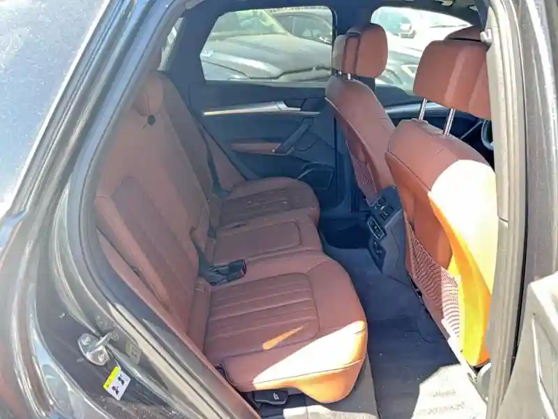 WA1FAAFY0M2009439 2021 AUDI Q5-5