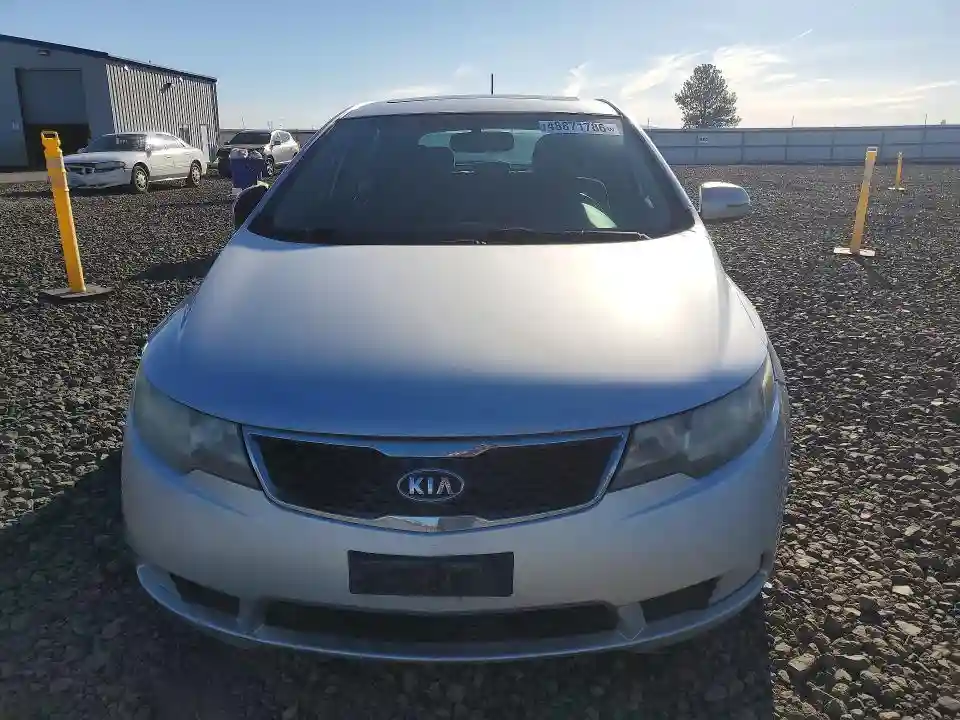 KNAFW5A32B5330028 2011 KIA FORTE5 SX-4