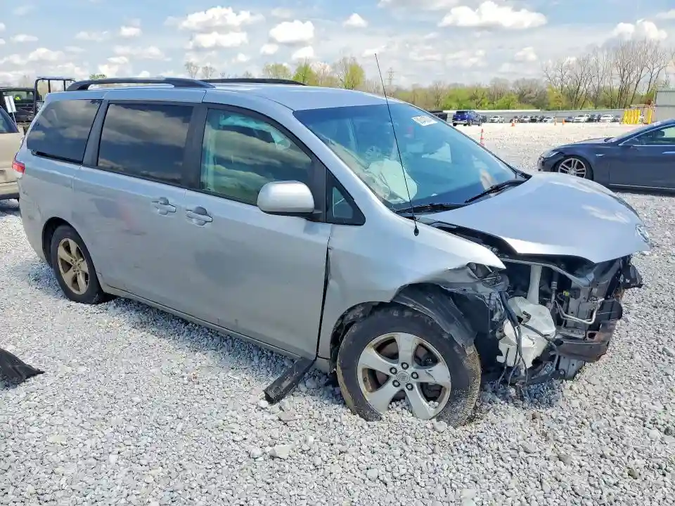 5TDKK3DCXBS168818 2011 TOYOTA SIENNA-3