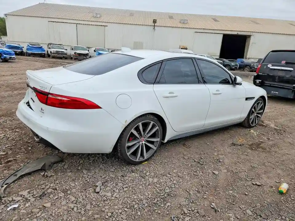 SAJBM4BV4HCY49122 2017 JAGUAR XF-2