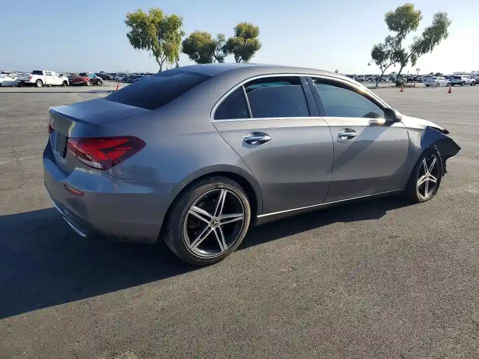 WDD3G4EB1KW029359 2019 MERCEDES-BENZ A-CLASS-2