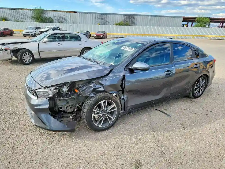3KPF24AD3PE679678 2023 KIA FORTE LXS-0