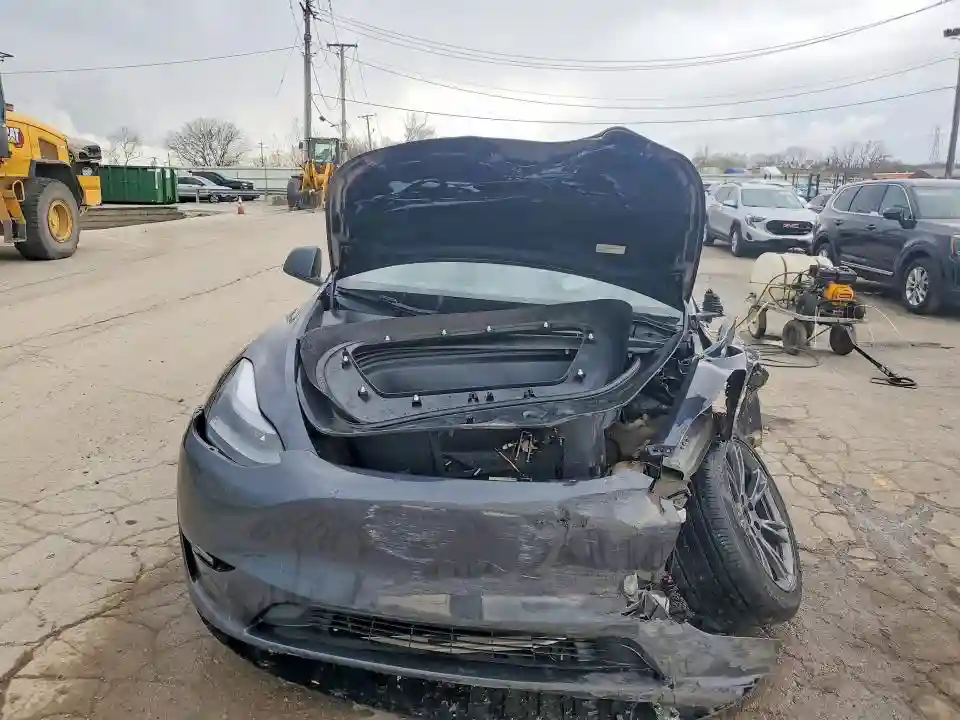 7SAYGDEE5SF256460 2025 TESLA MODEL Y-4