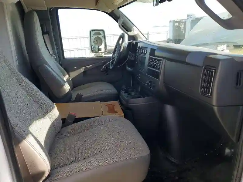 1HA3GRC70SN009885 2025 CHEVROLET EXPRESS-4