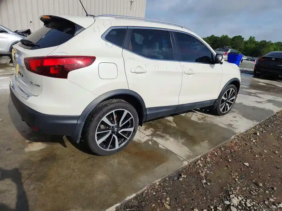 JN1BJ1CR8JW202222 2018 NISSAN ROGUE-2