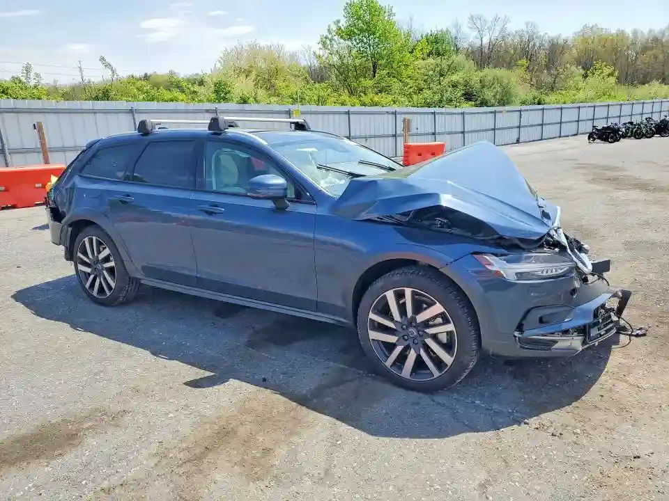 YV4062NL8S1201281 2025 VOLVO V90-3