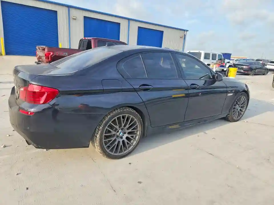 WBAFR7C5XBC607652 2011 BMW 5 SERIES-2