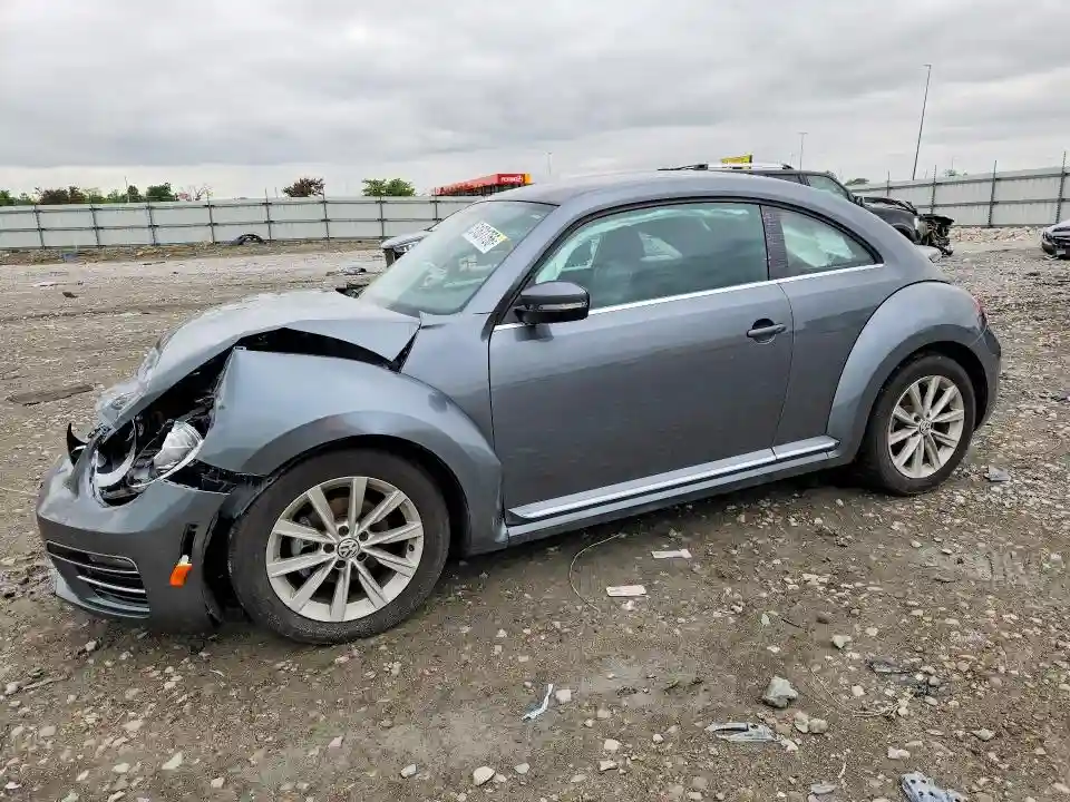 3VWJD7AT0JM701918 2018 VOLKSWAGEN BEETLE-0