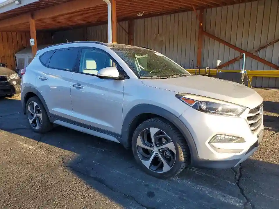 KM8J3CA20HU581688 2017 HYUNDAI TUCSON-3
